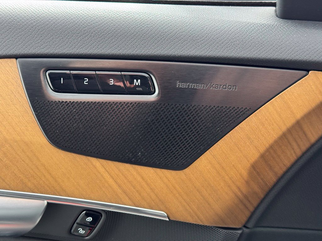 Certified 2024 Volvo XC90 B6 Plus w/ Protection Package AWD/4WD image 18