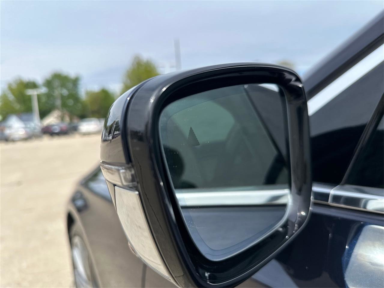 Used 2019 BMW 740i w/ Executive Package RWD image 32