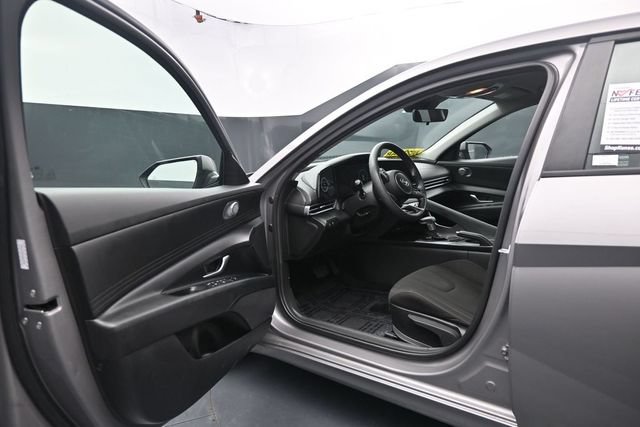 Used 2024 Hyundai Elantra SEL FWD image 11