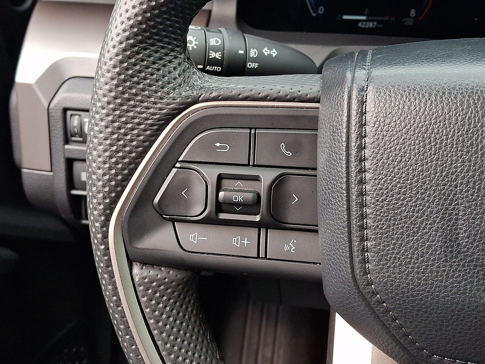 Used 2024 Toyota Tacoma TRD Sport w/ TRD Sport Premium Package AWD/4WD image 23