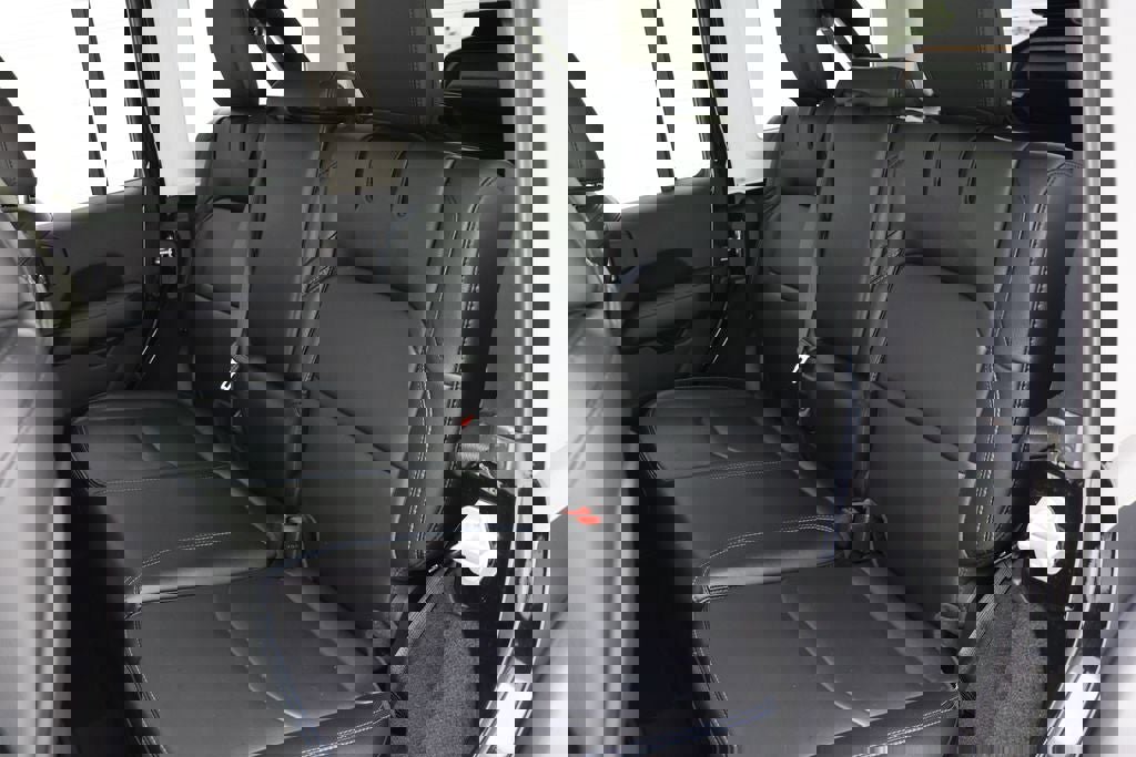 Used 2023 Jeep Wrangler Unlimited Rubicon 4xe w/ Cold Weather Group AWD/4WD image 13