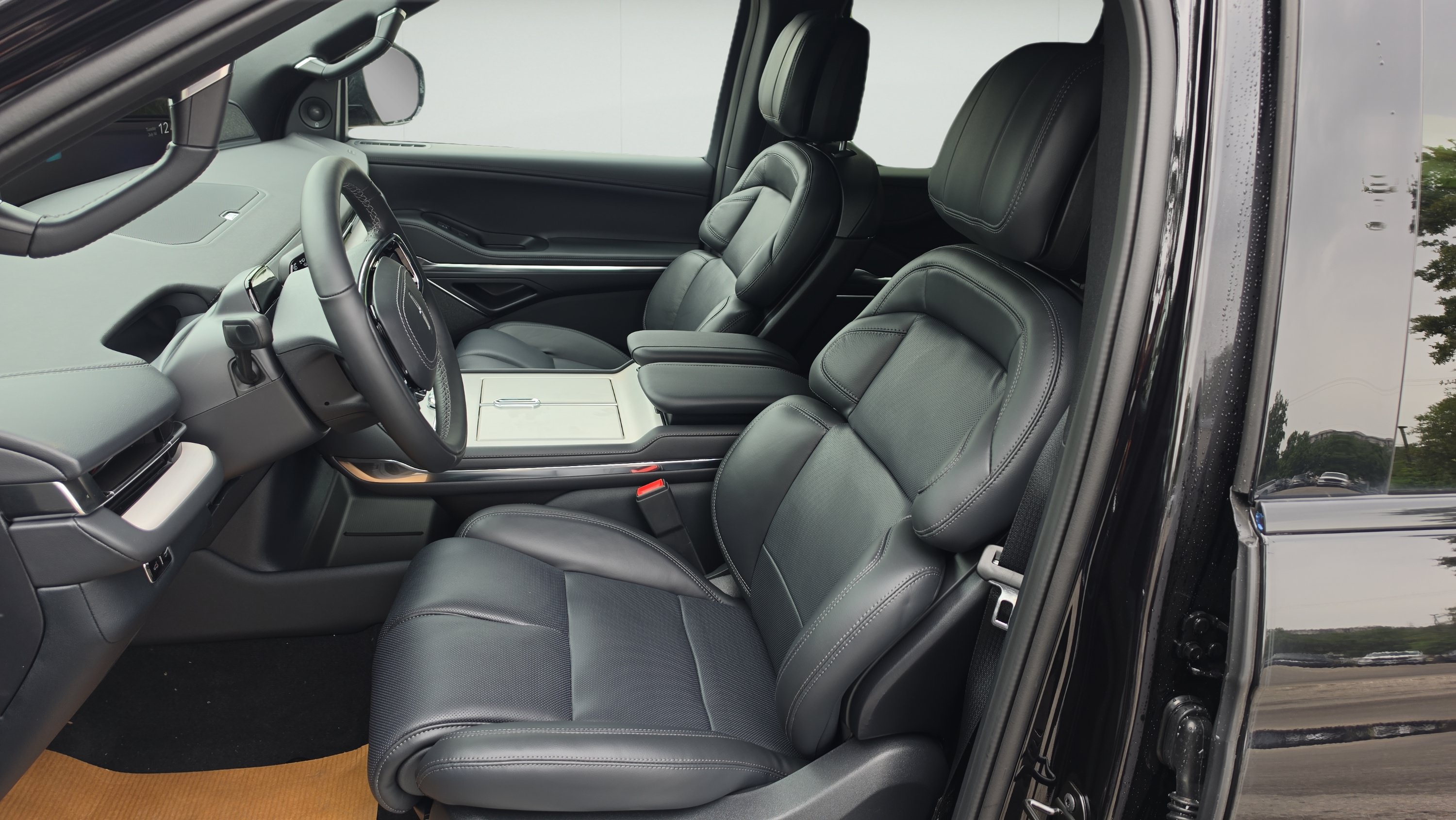 New 2026 Lincoln Navigator Reserve w/ Jet Appearance Package AWD/4WD image 9