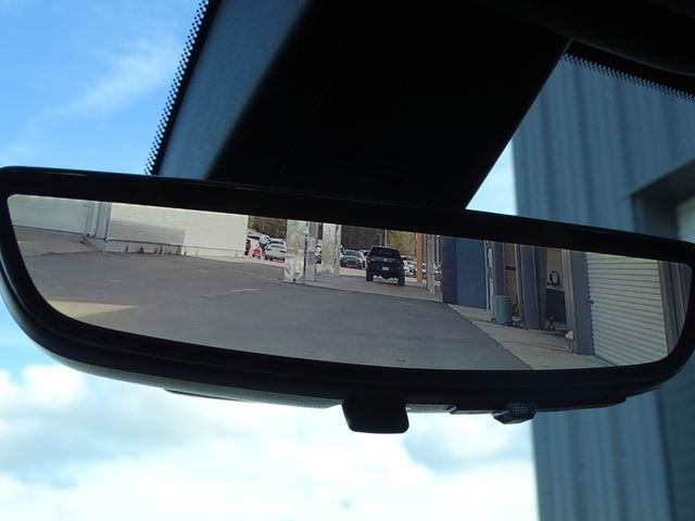 Used 2022 Chevrolet Traverse LT image 39