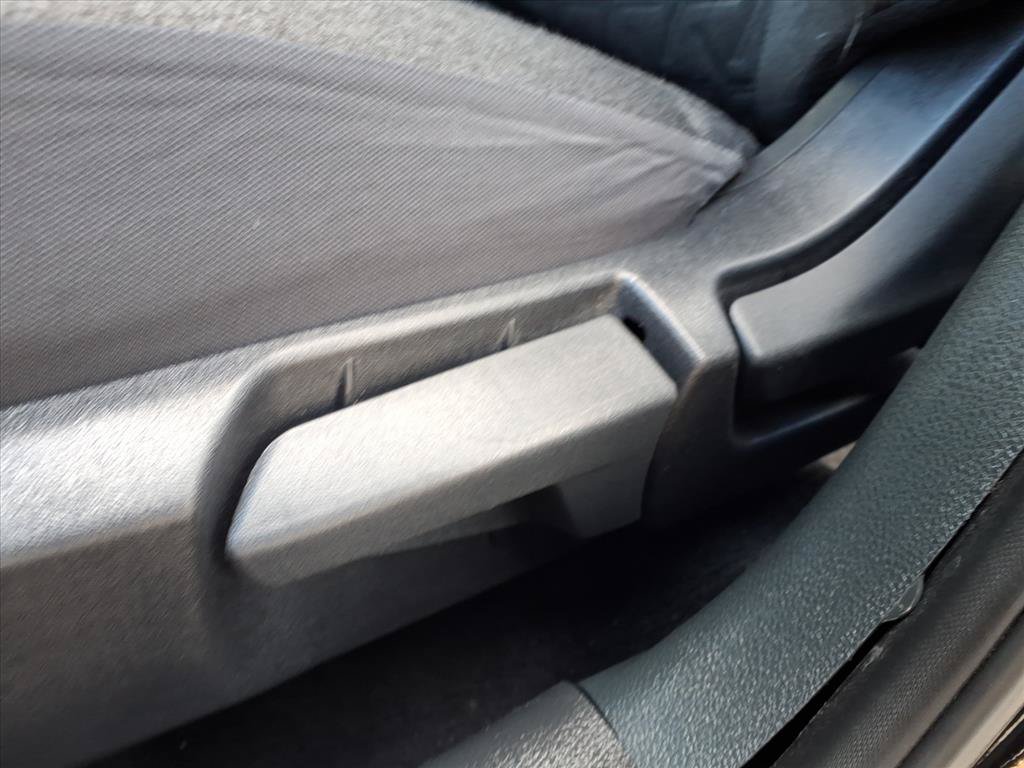Used 2025 Nissan Kicks SV AWD/4WD image 24