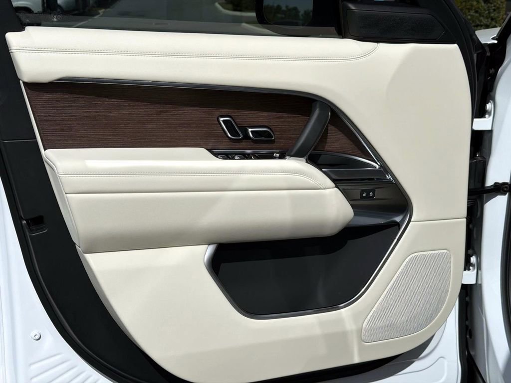 New 2026 Land Rover Range Rover SE image 16