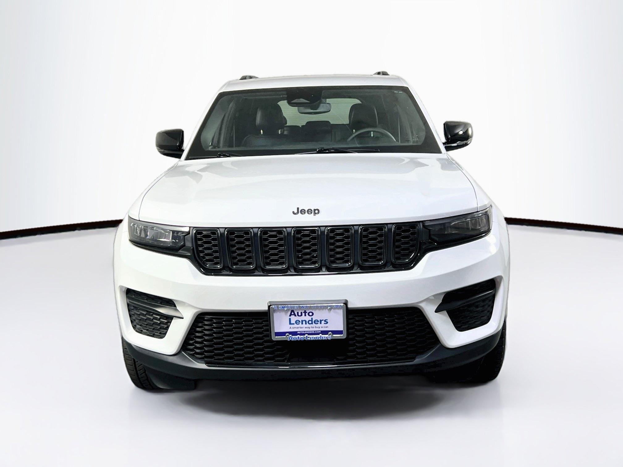 Used 2023 Jeep Grand Cherokee Altitude AWD/4WD image 2
