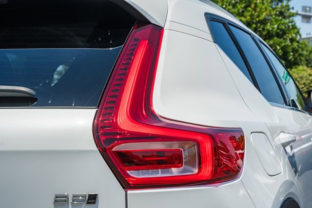 Used 2025 Volvo XC40 B5 Plus AWD/4WD image 8
