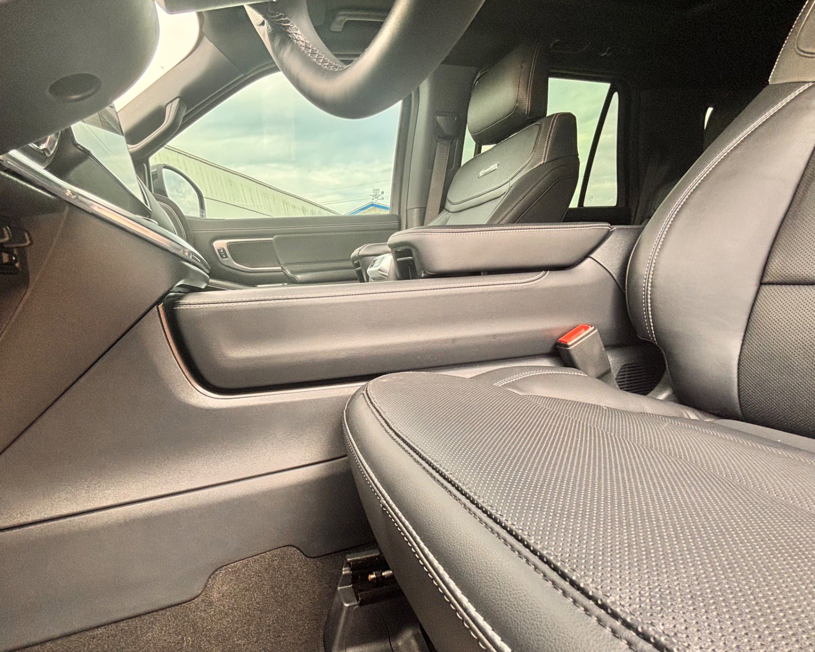 Certified 2025 Ford Expedition Platinum w/ Stealth Appearance Package image 62