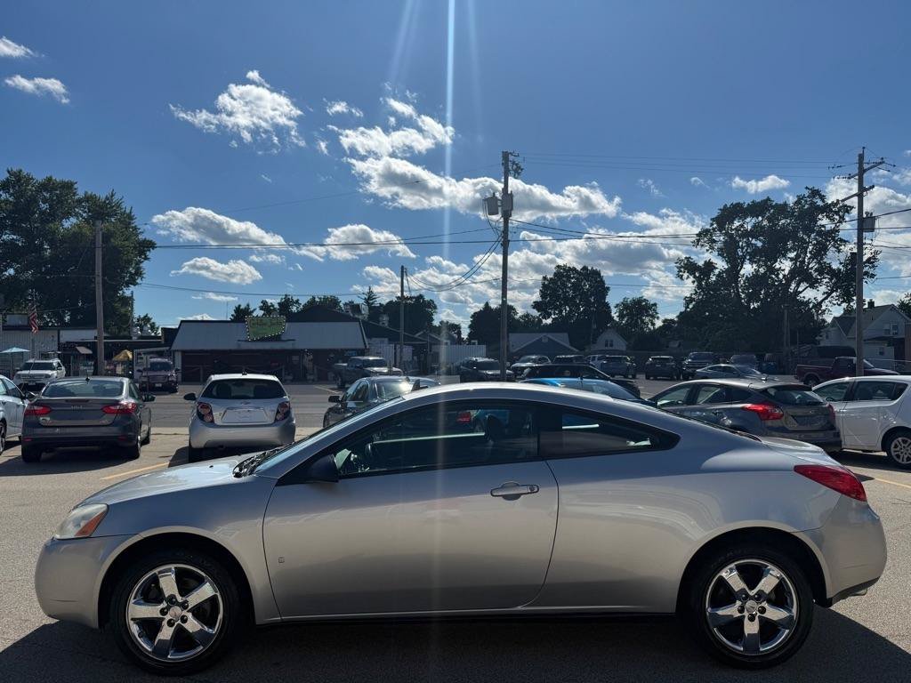 Used 2008 Pontiac G6 GT w/ Premium Package FWD image 2
