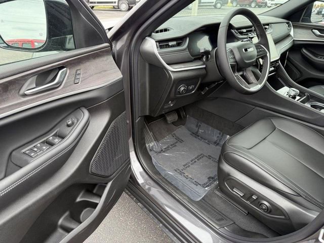 New 2025 Jeep Grand Cherokee L Limited w/ Black Appearance Package image 19