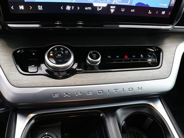 Used 2025 Ford Expedition Platinum image 22