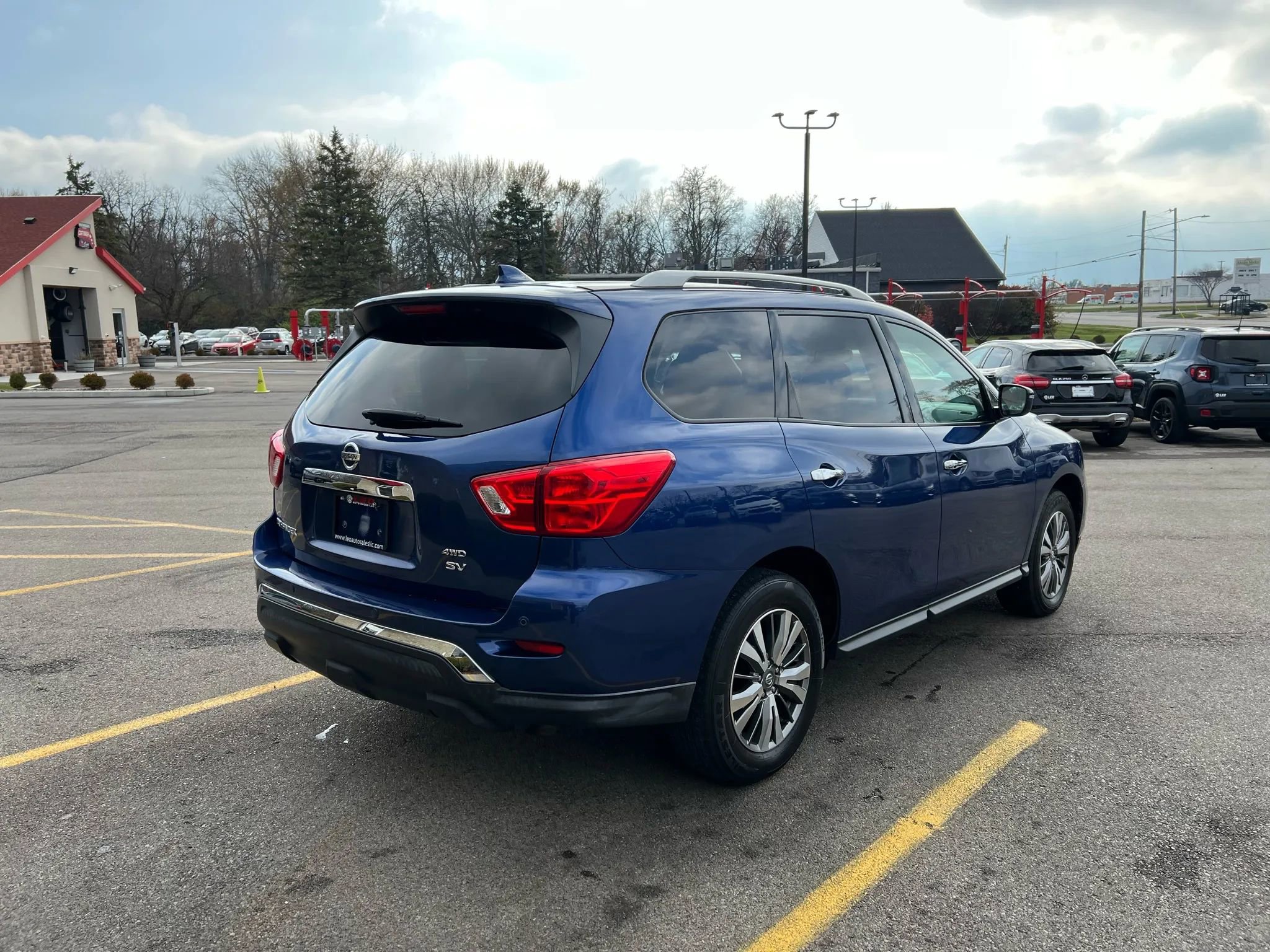 Used 2019 Nissan Pathfinder SV image 5