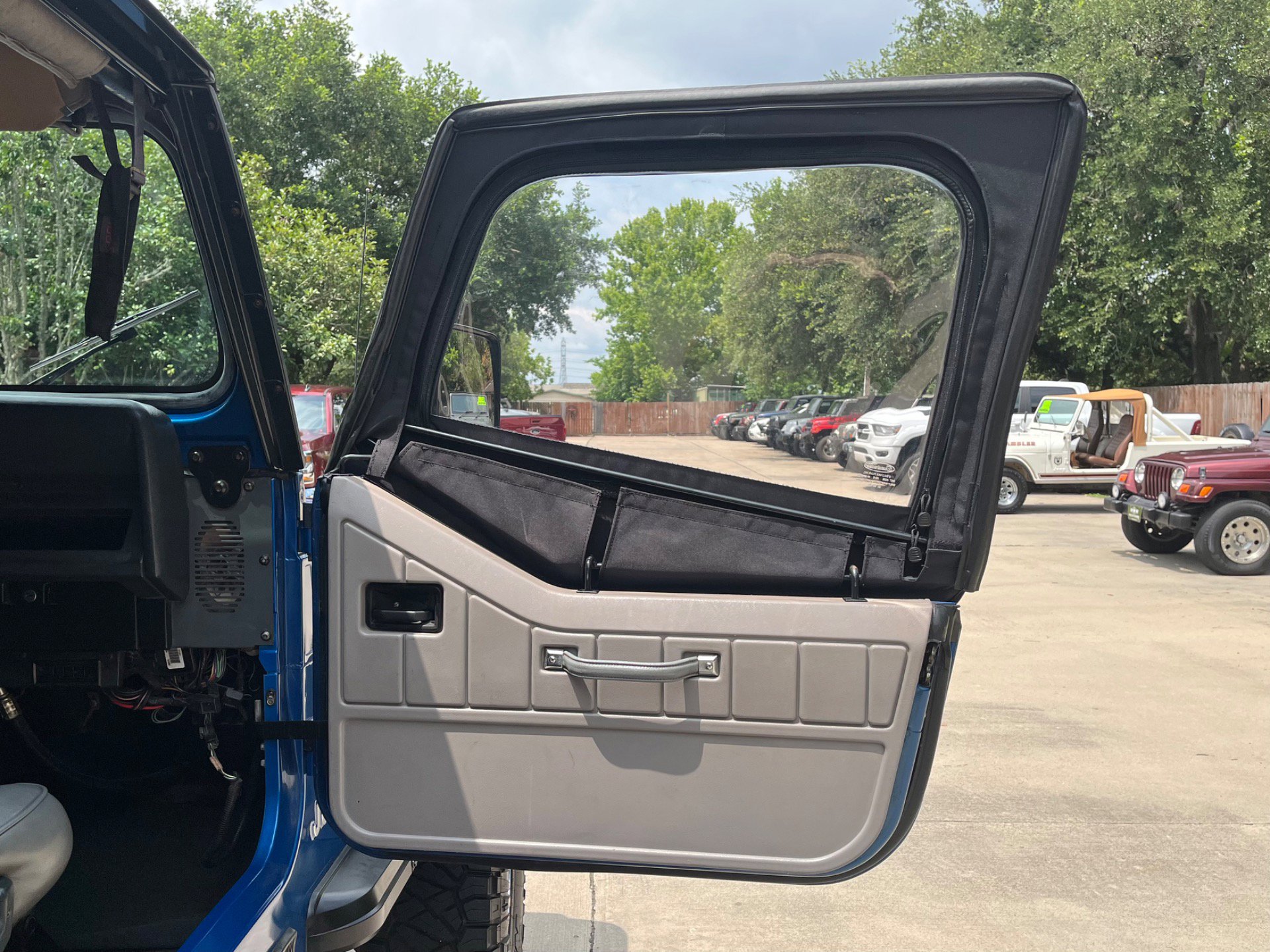 Used 1991 Jeep Wrangler Islander AWD/4WD image 33