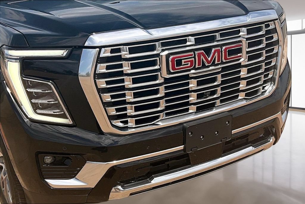 Used 2025 GMC Yukon XL Denali AWD/4WD image 30