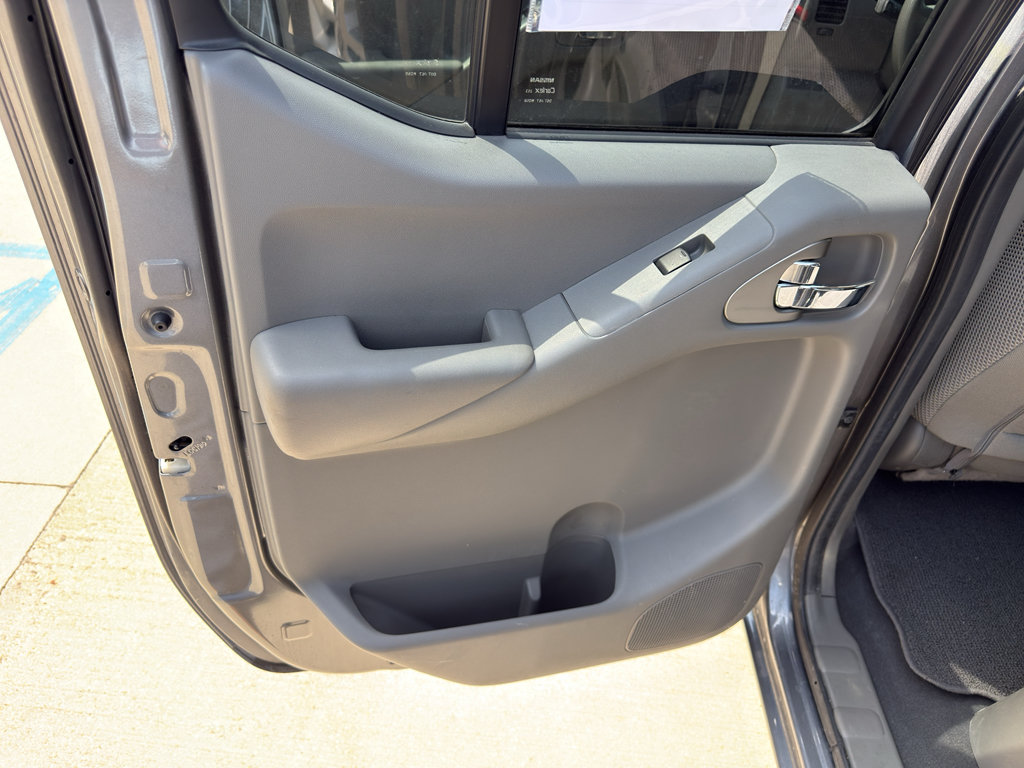 Used 2020 Nissan Frontier SV w/ SV Utility Package AWD/4WD image 13