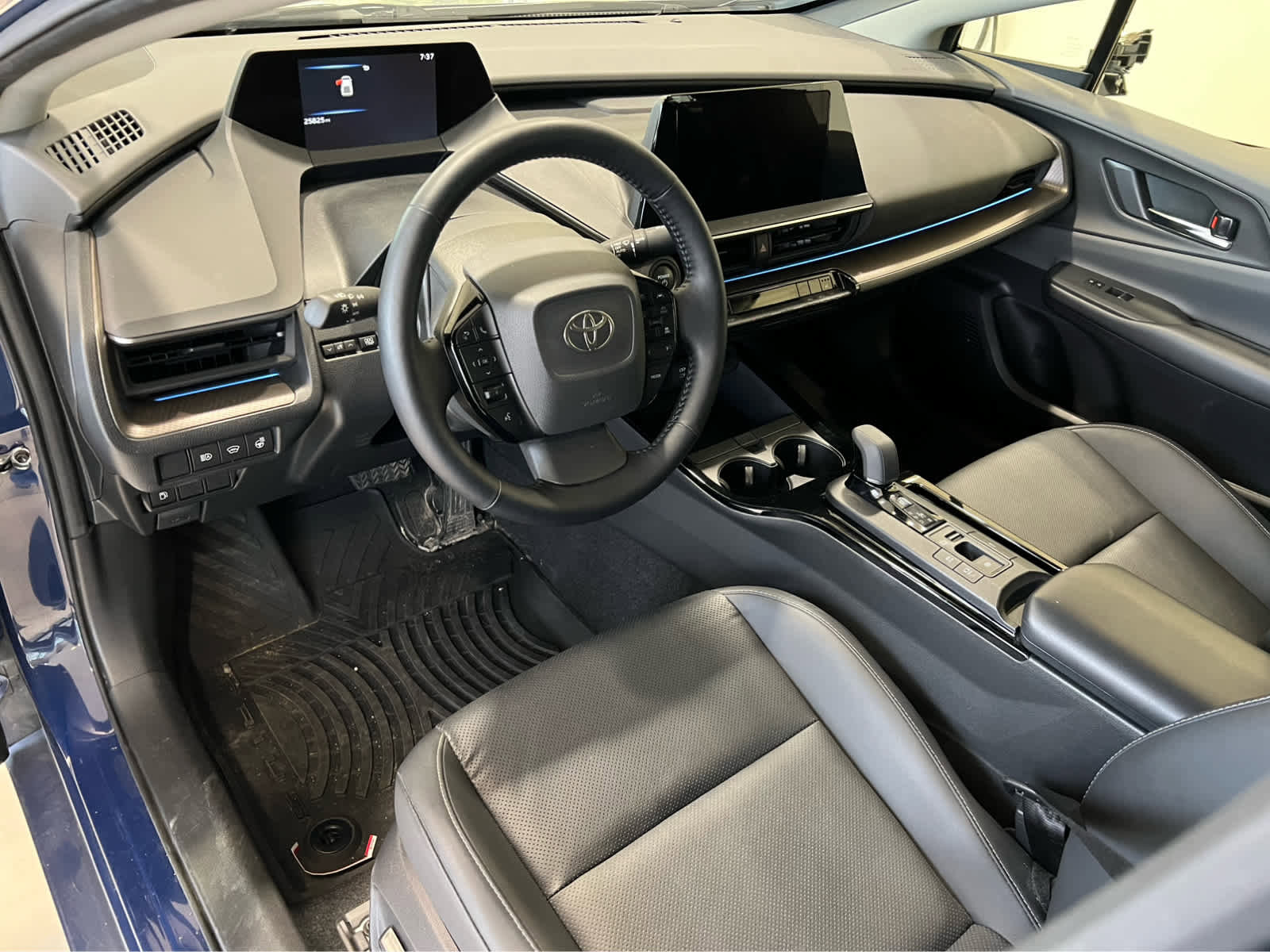 Used 2023 Toyota Prius XLE AWD/4WD image 13