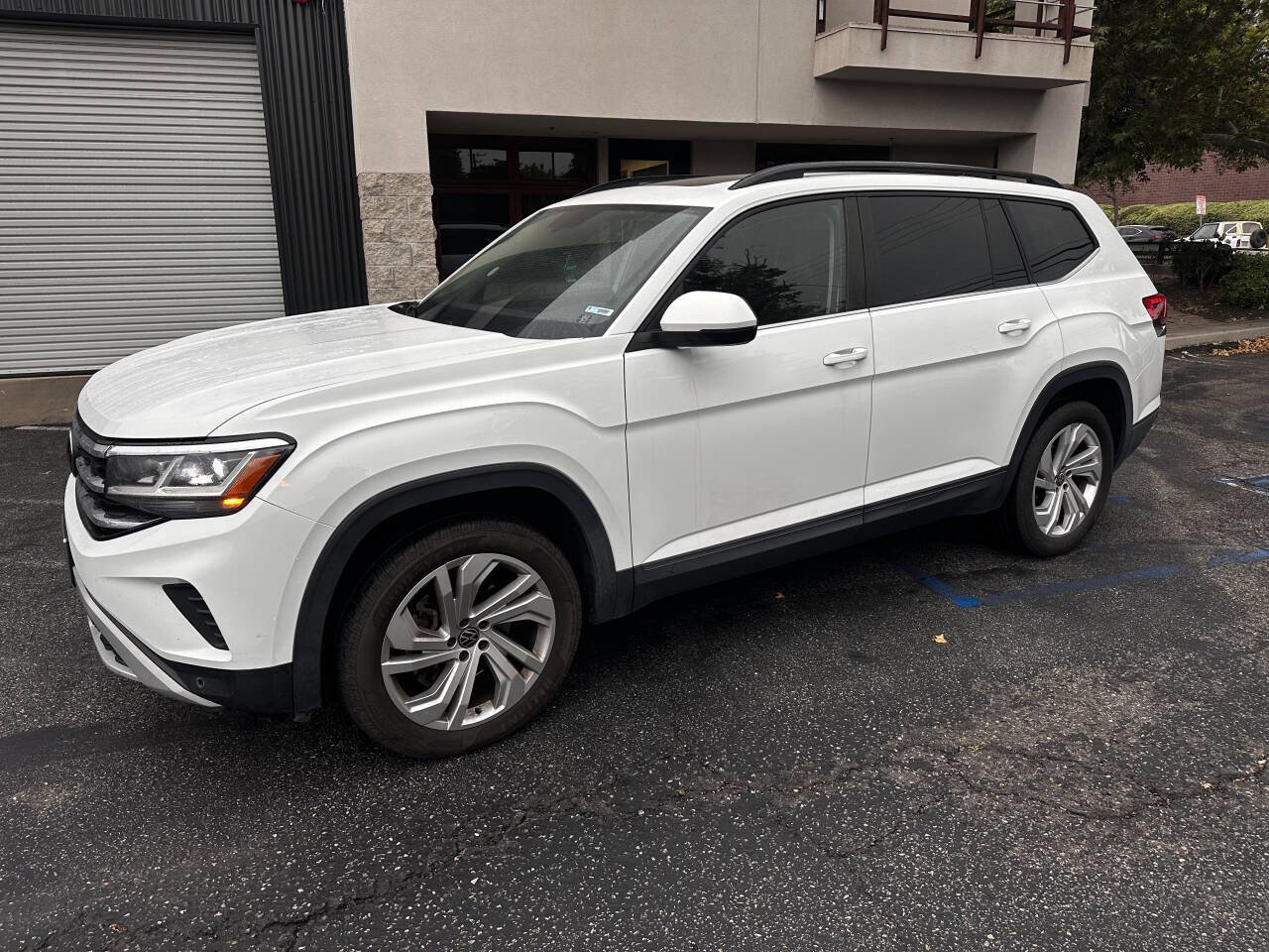 Used 2021 Volkswagen Atlas SE w/ Panoramic Sunroof Package image 1