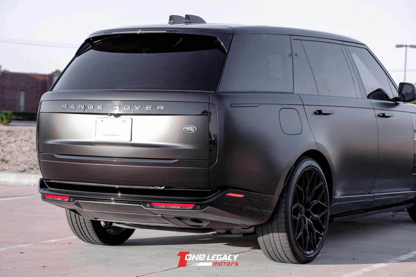 Used 2023 Land Rover Range Rover Long Wheelbase SE image 10
