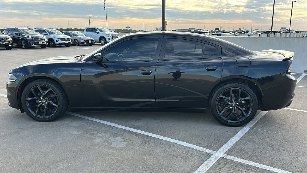 Used 2021 Dodge Charger SXT w/ Blacktop Package RWD image 10