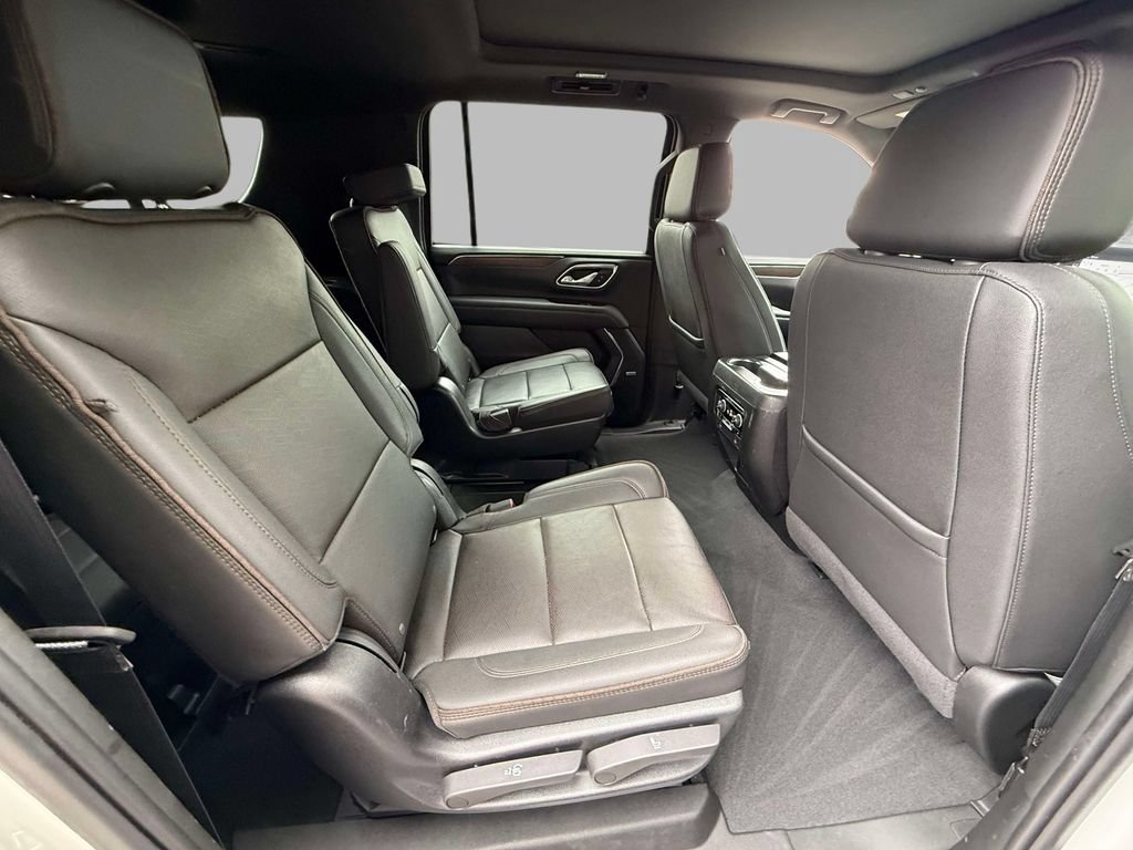 Used 2023 Chevrolet Suburban High Country w/ Premium Package 2 AWD/4WD image 16
