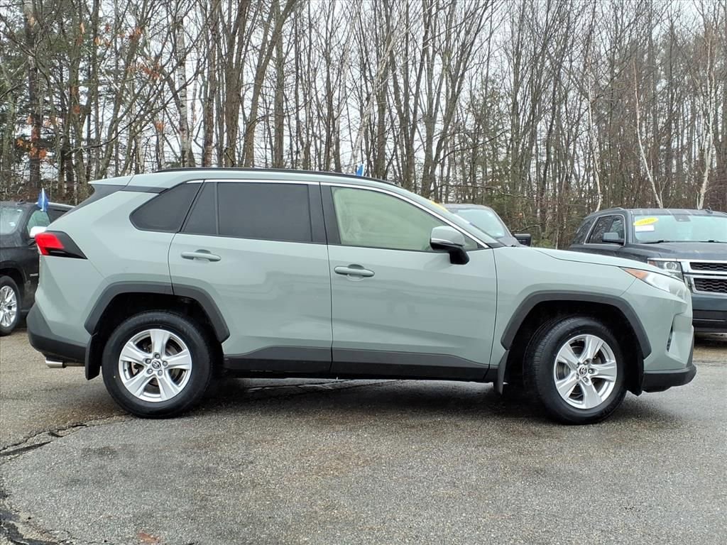Used 2021 Toyota RAV4 XLE w/ Convenience Package image 3