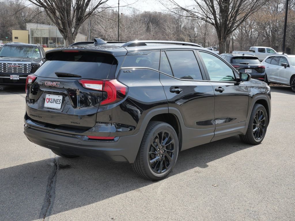 Used 2024 GMC Terrain SLE w/ Driver Convenience Package image 13
