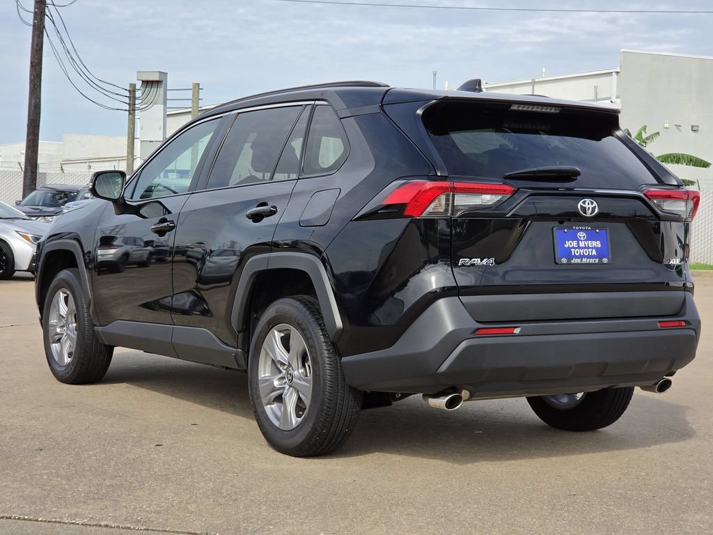 Used 2025 Toyota RAV4 XLE w/ Weather Package FWD image 7
