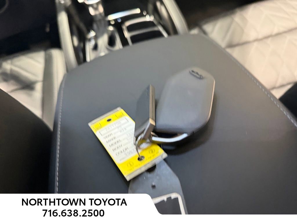 Used 2025 Kia Telluride AWD image 29
