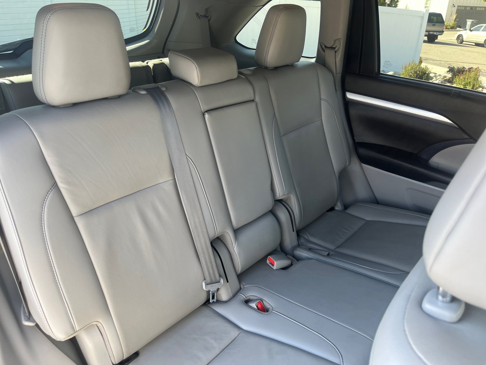 Used 2019 Toyota Highlander XLE AWD/4WD image 18