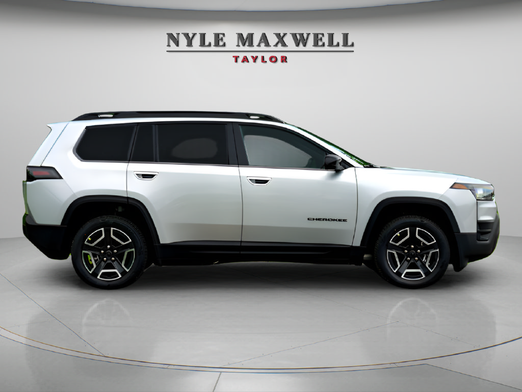 Used 2026 Jeep Cherokee Laredo AWD/4WD image 2