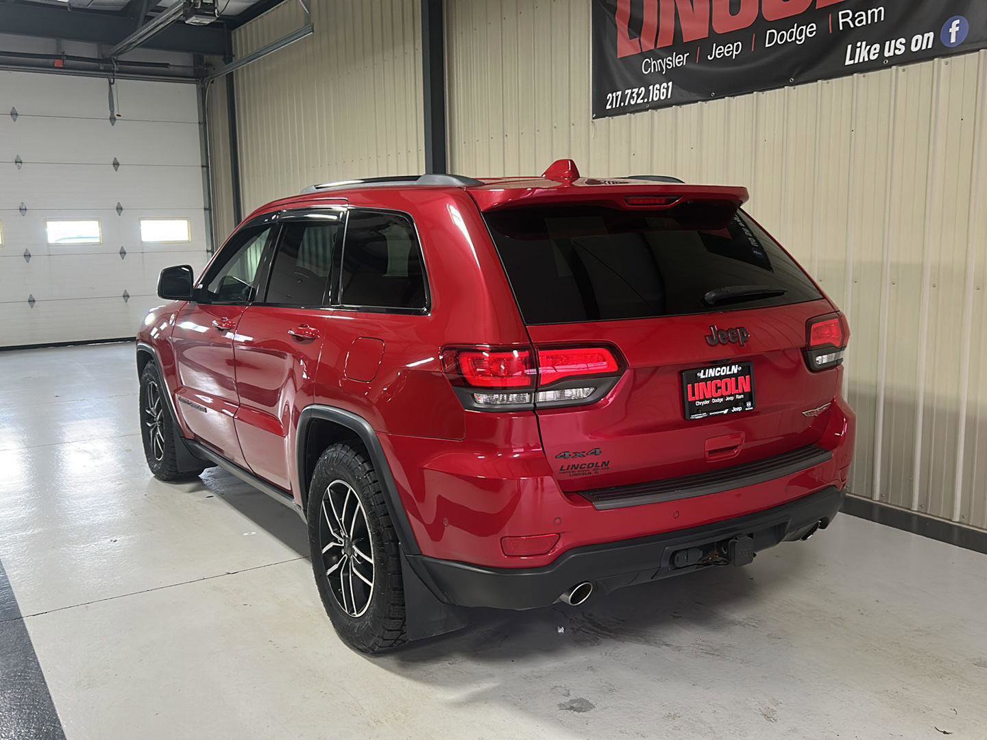 Used 2019 Jeep Grand Cherokee Trailhawk w/ Trailhawk Luxury Group image 3