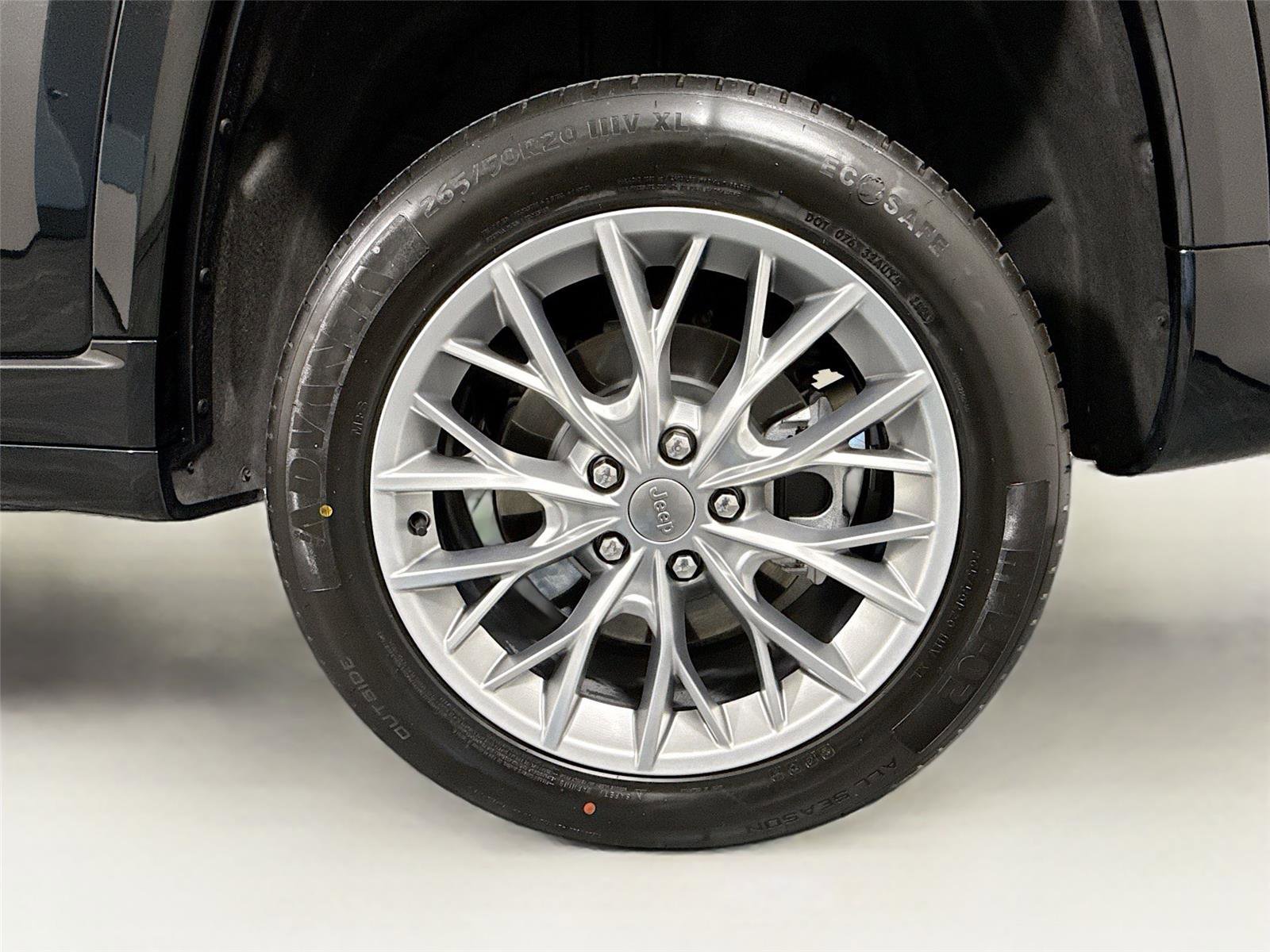 Used 2022 Jeep Grand Cherokee Summit w/ Luxury Tech Group V image 35