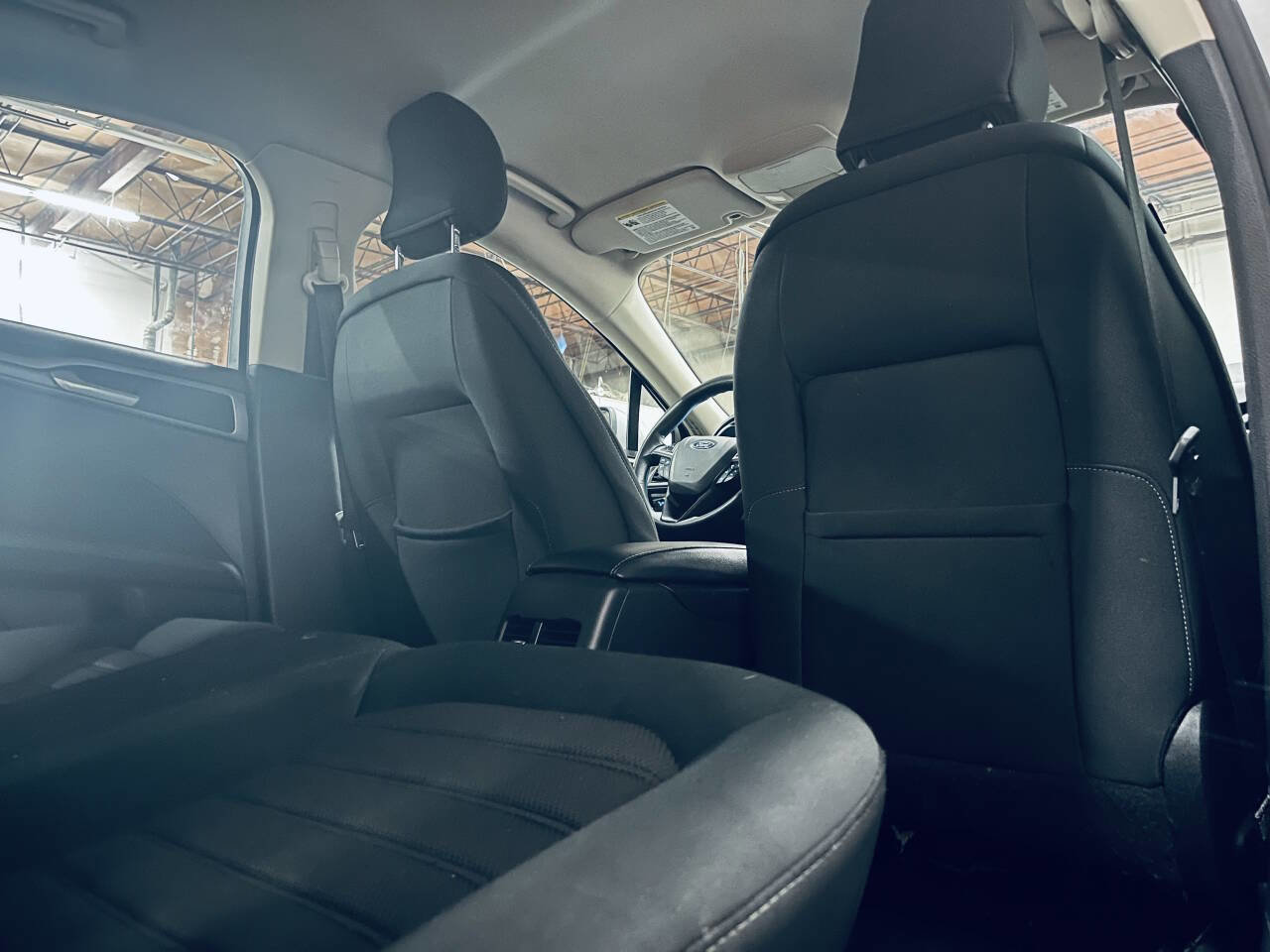 Used 2019 Ford Fusion SE FWD image 33