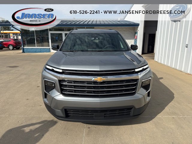 Used 2025 Chevrolet Traverse LT image 2