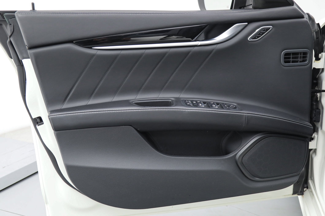 Certified 2023 Maserati Ghibli Modena Q4 AWD/4WD image 15