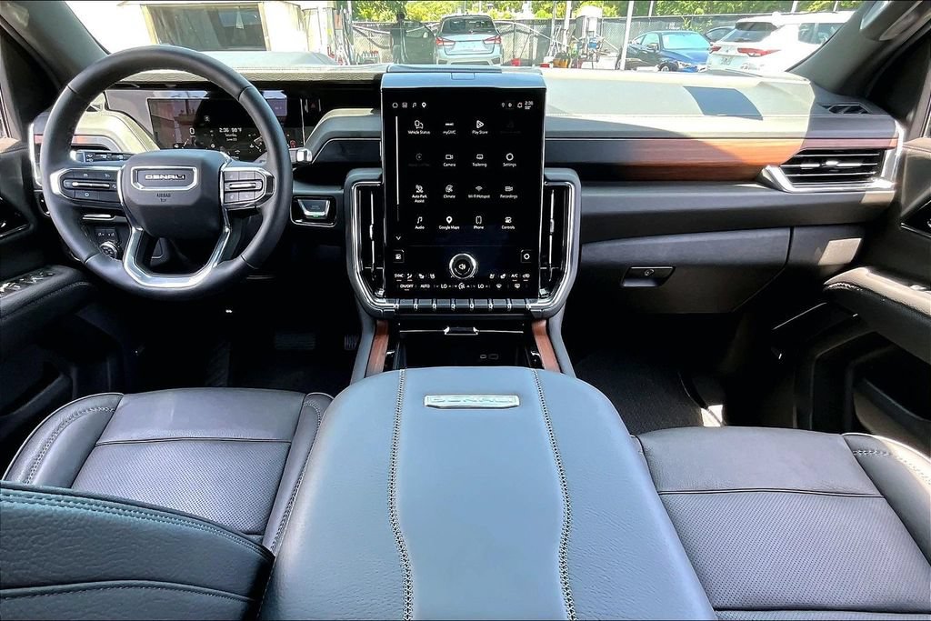 Used 2026 GMC Yukon Denali AWD/4WD image 7