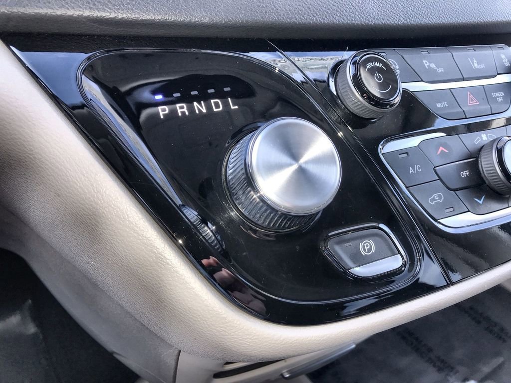 Used 2024 Chrysler Pacifica Touring-L image 19