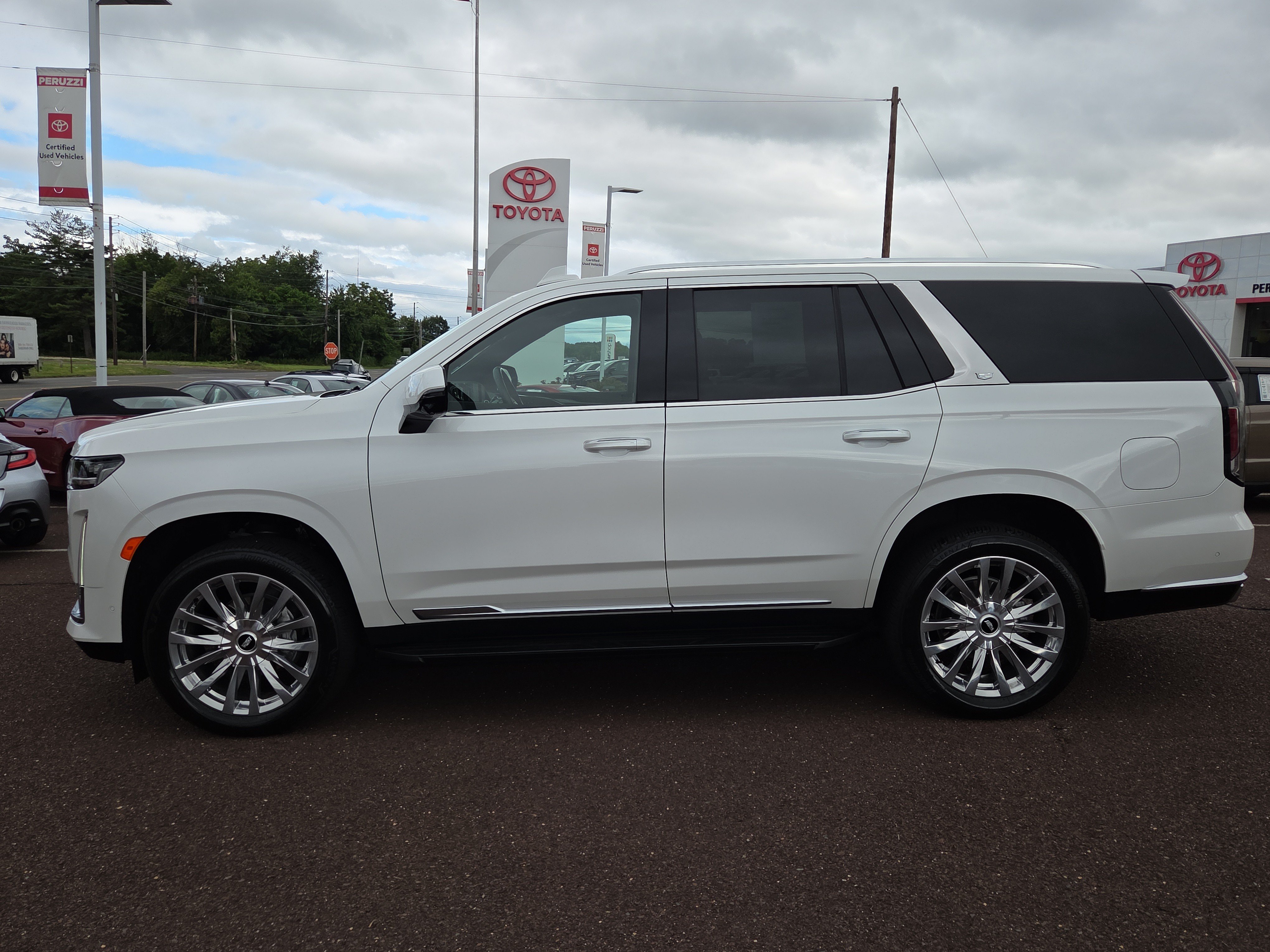 Used 2024 Cadillac Escalade Premium Luxury w/ Performance Package AWD/4WD image 6