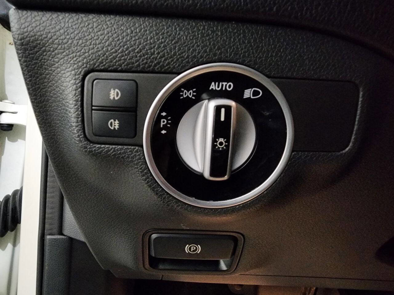 Used 2017 Mercedes-Benz GLA 250 4MATIC w/ Premium Package image 20