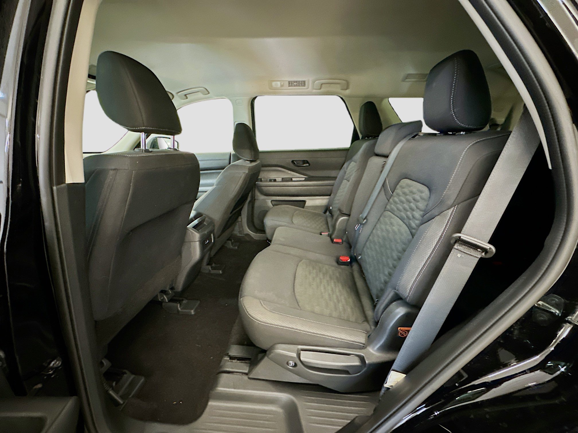 Used 2024 Nissan Pathfinder S image 28