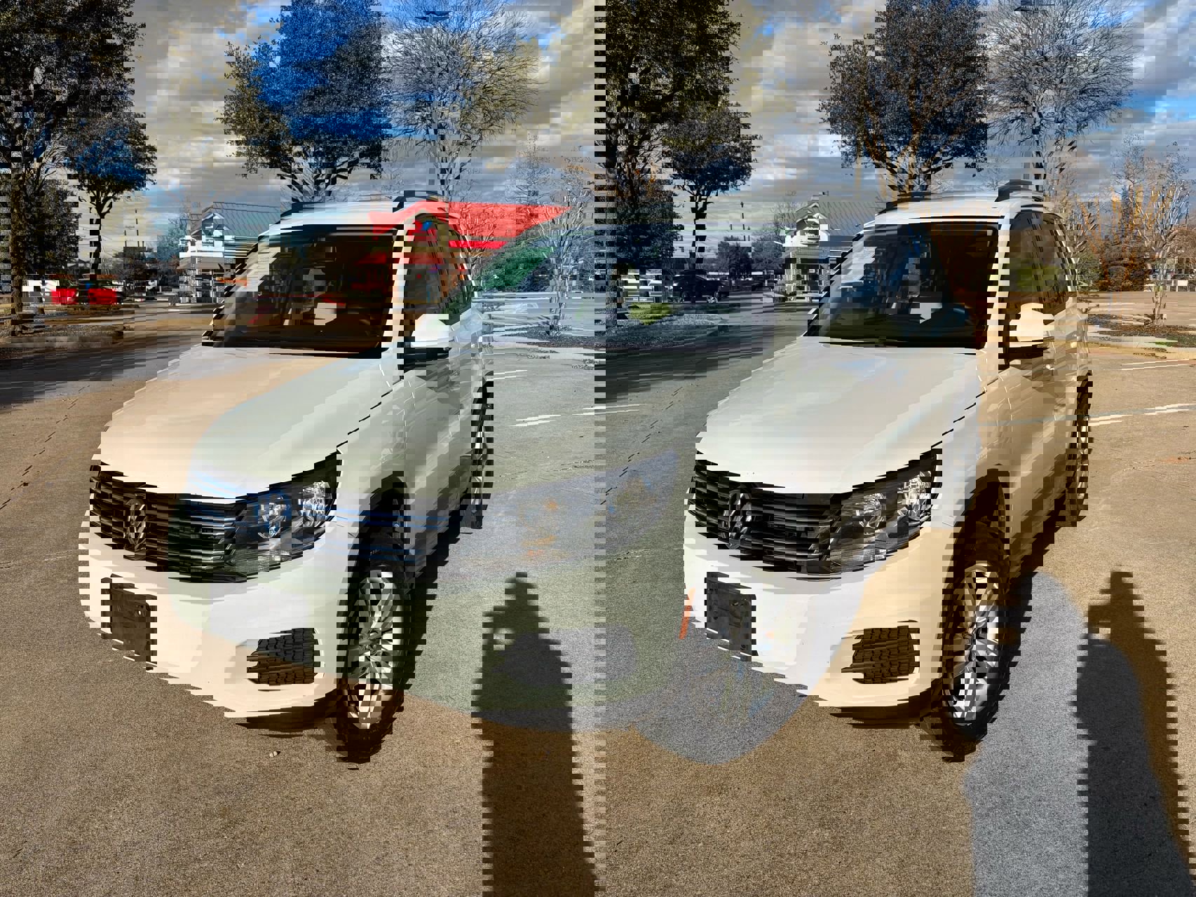 Used 2017 Volkswagen Tiguan S image 1