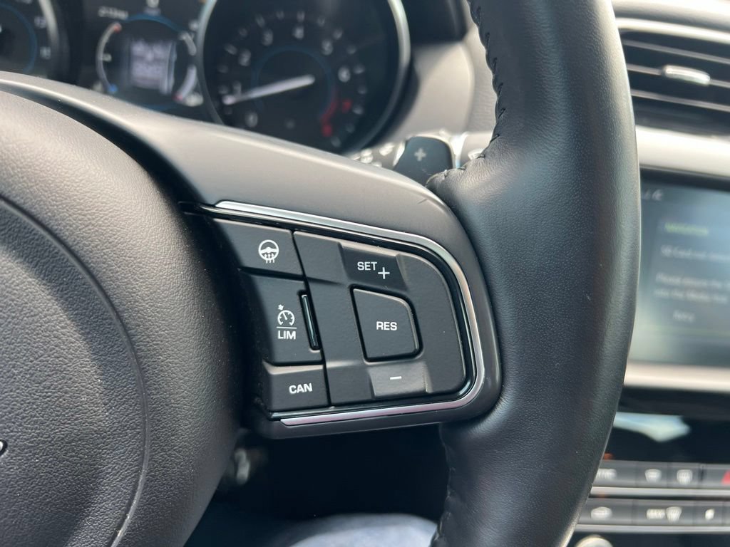 Used 2018 Jaguar XE Premium AWD/4WD image 37