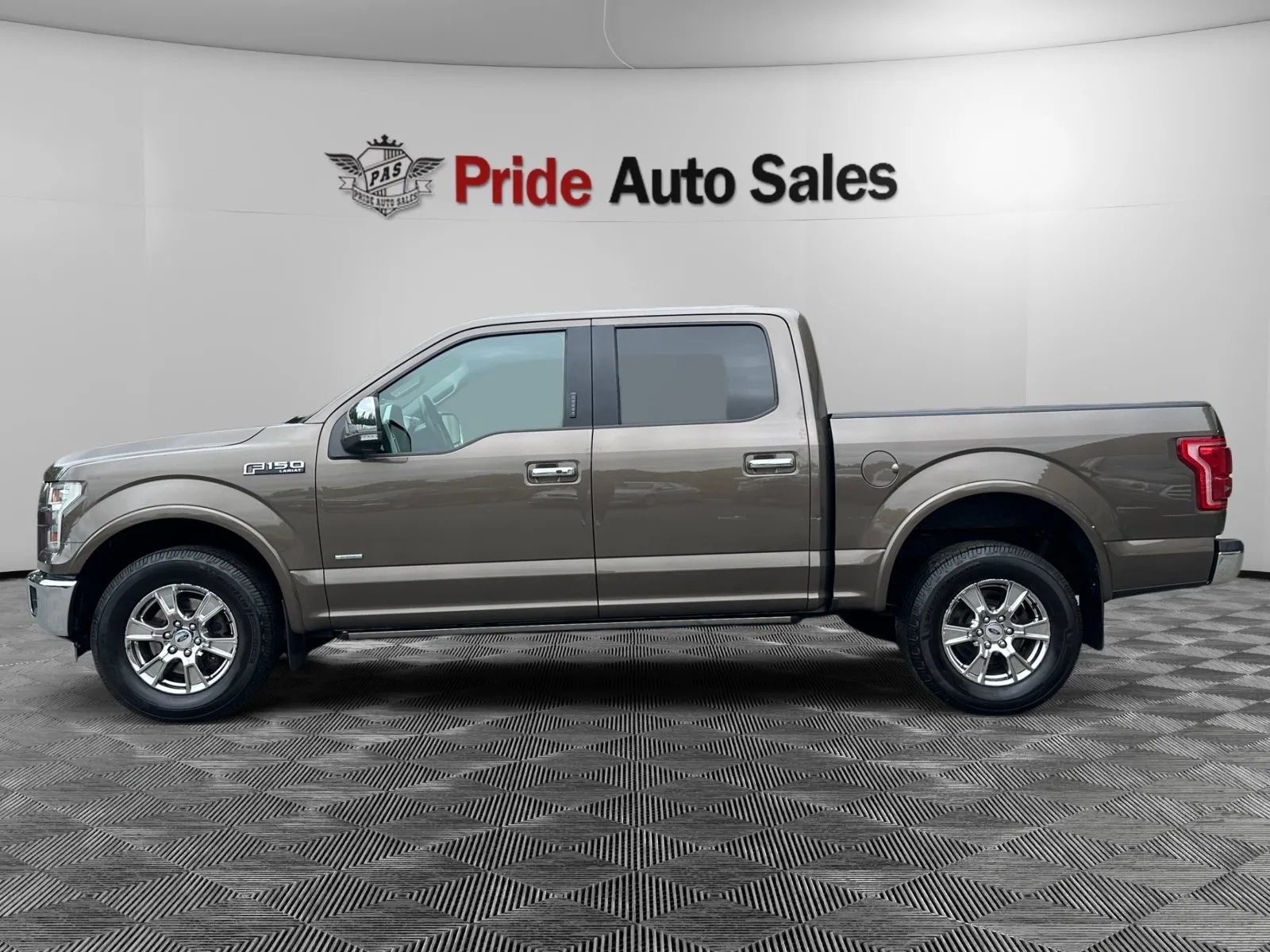 Used 2015 Ford F150 Lariat w/ Equipment Group 502A Luxury AWD/4WD image 4