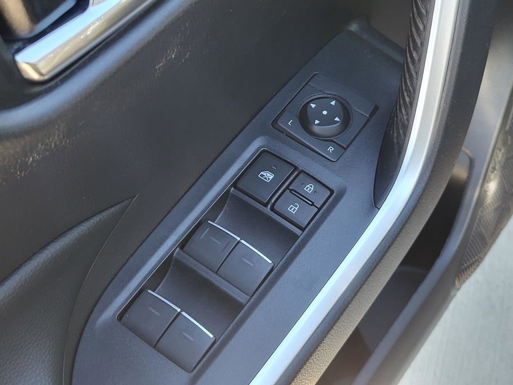 Used 2022 Toyota RAV4 XLE Premium image 19