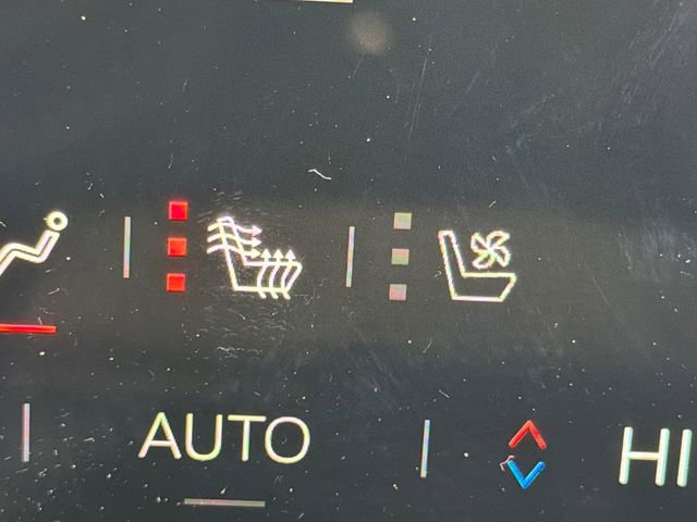 Used 2024 GMC Acadia AT4 w/ Luxury Package image 31