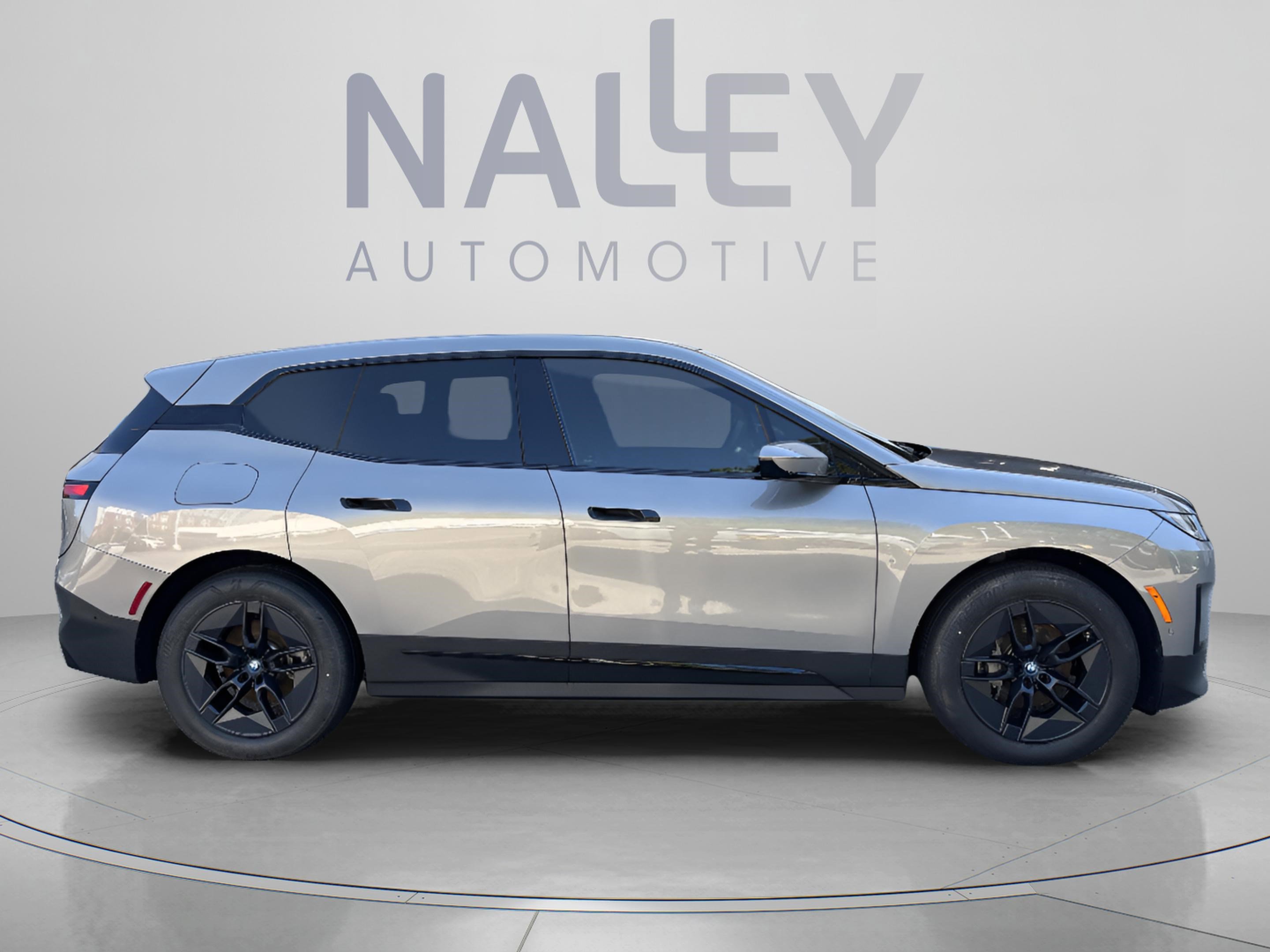 Used 2024 BMW iX xDrive50 AWD/4WD image 4