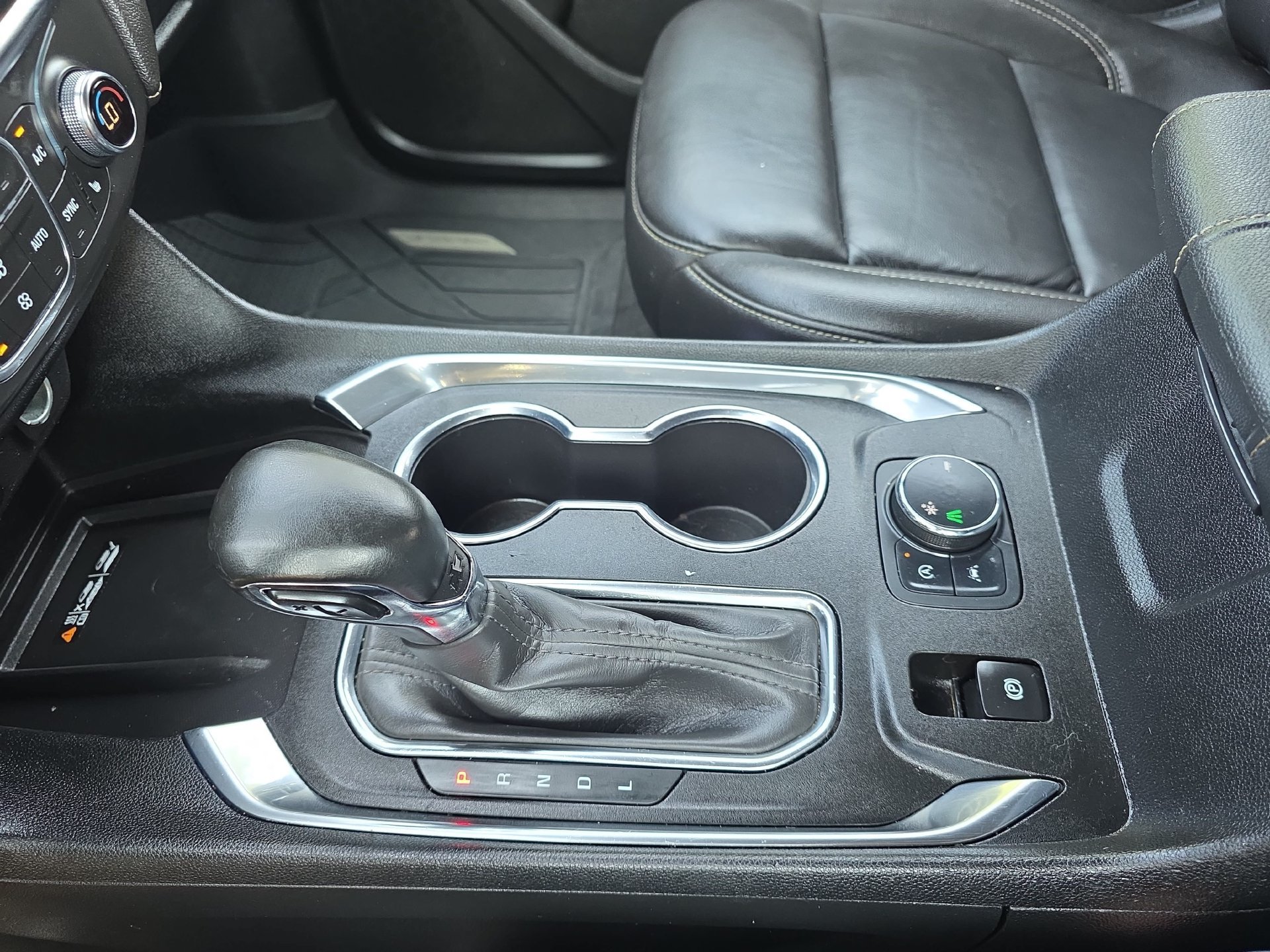 Used 2023 Chevrolet Traverse LT w/ LPO, Floor Liner Package FWD image 25