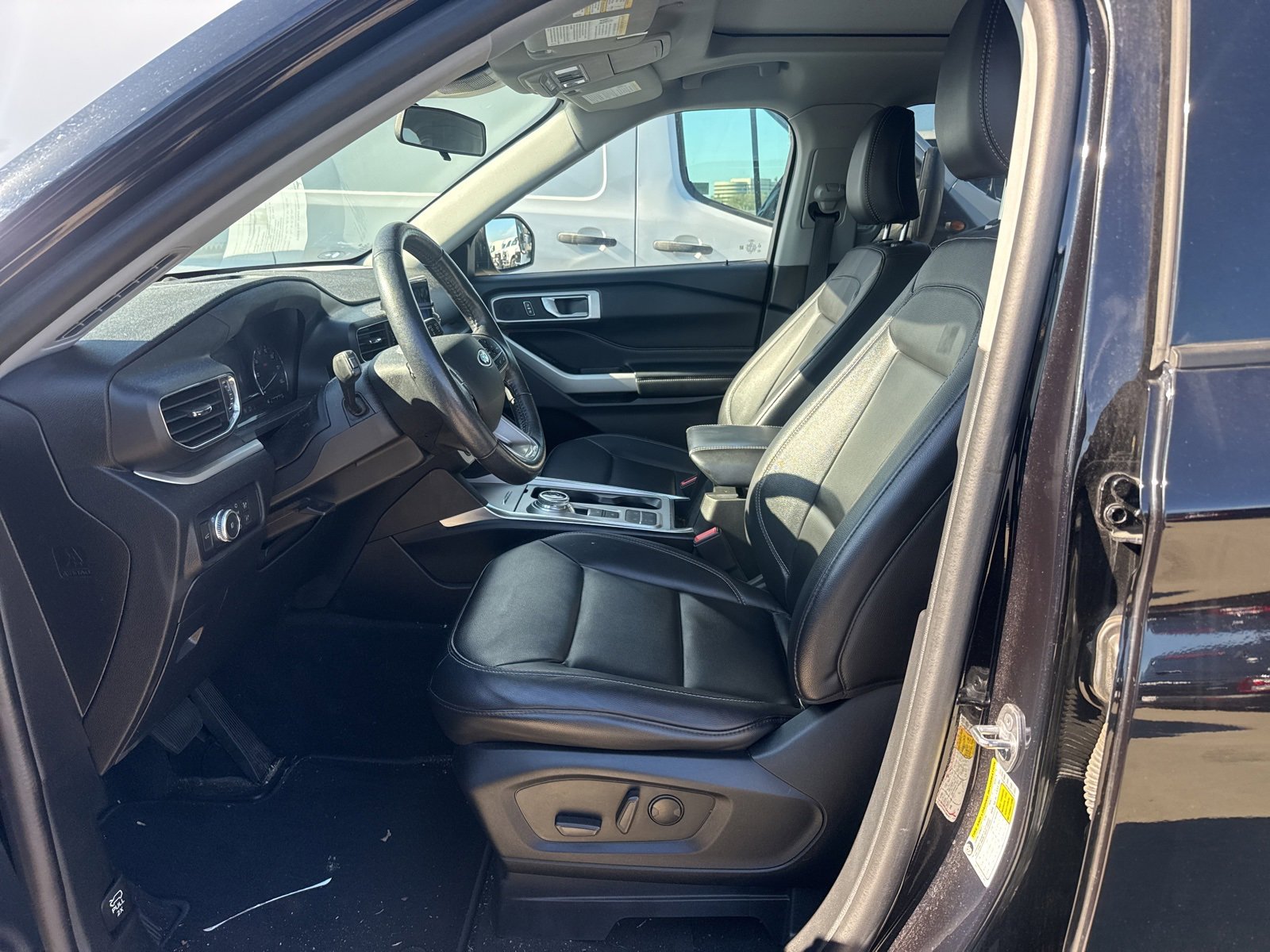 Used 2021 Ford Explorer XLT w/ Equipment Group 202A image 5