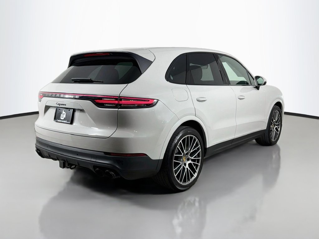 Used 2023 Porsche Cayenne Platinum Edition AWD/4WD image 5