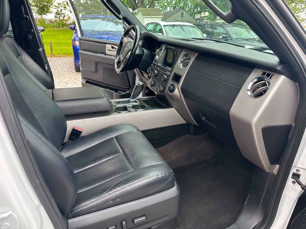 Used 2017 Ford Expedition Limited AWD/4WD image 19
